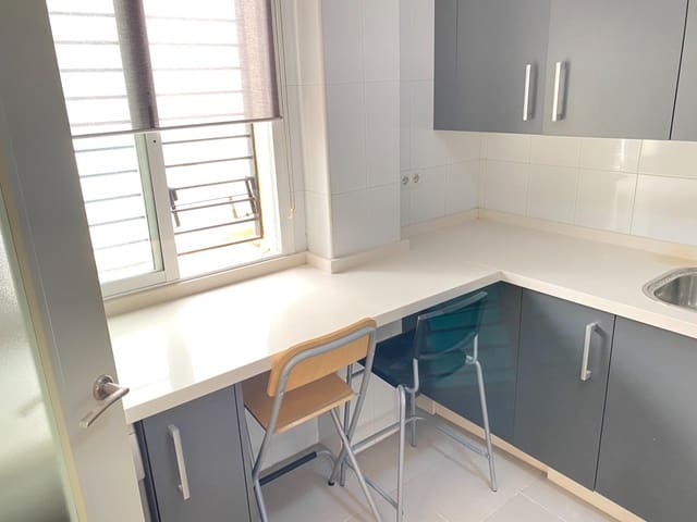 Appartement de 3 chambres à louer à Bellavista, Séville ville avec garage - 900 € (Ref: 9995813)