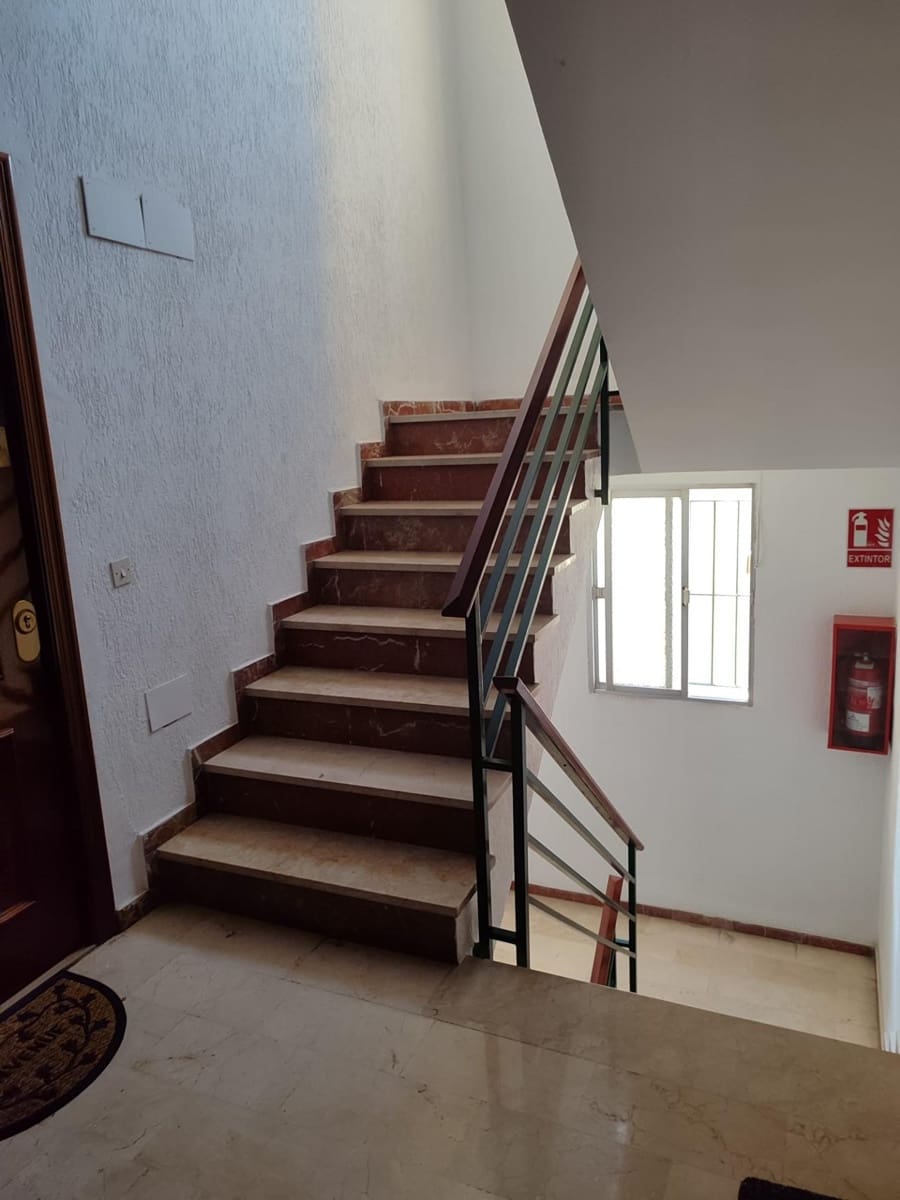 3 Zimmer Wohnung zu vermieten in Sevilla Stadt - 1.100 € (Ref: 9999674)