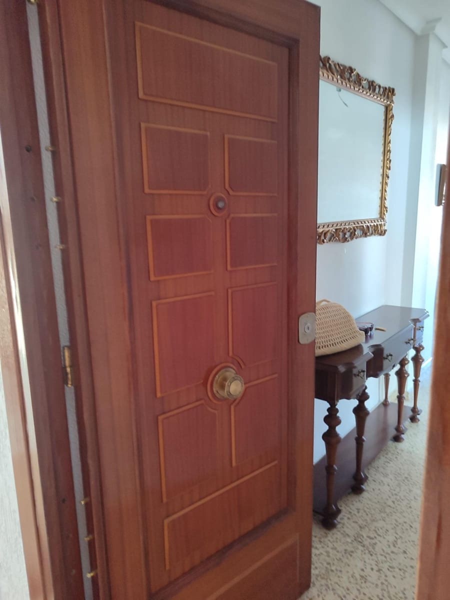 3 Zimmer Wohnung zu vermieten in Sevilla Stadt - 1.100 € (Ref: 9999674)