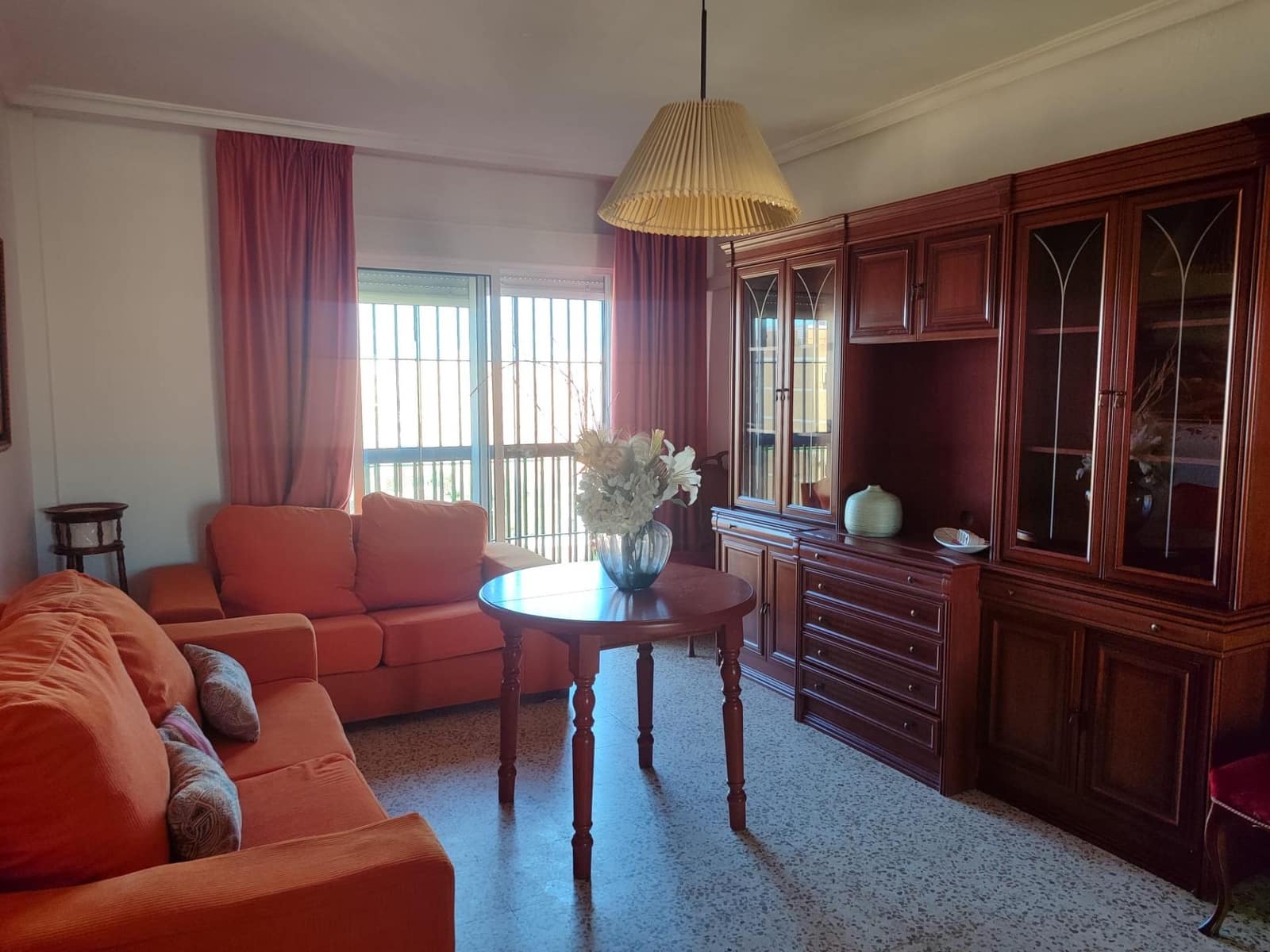 3 Zimmer Wohnung zu vermieten in Sevilla Stadt - 1.100 € (Ref: 9999674)