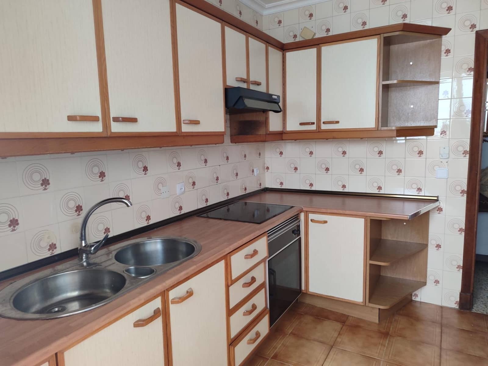 3 Zimmer Wohnung zu vermieten in Sevilla Stadt - 1.100 € (Ref: 9999674)