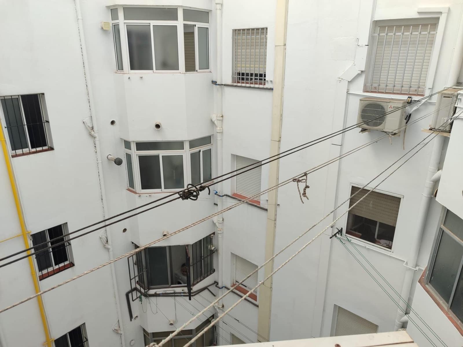 3 Zimmer Wohnung zu vermieten in Sevilla Stadt - 1.100 € (Ref: 9999674)