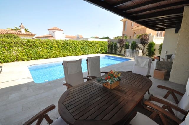 4 soveværelse Byhus til salg i Miami Playa / Miami Platja med swimmingpool garage - € 690.000 (Ref: 10104351)