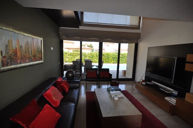 4 soveværelse Byhus til salg i Miami Playa / Miami Platja med swimmingpool garage - € 690.000 (Ref: 10104351)