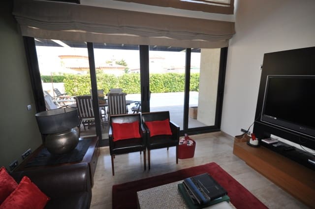 4 soveværelse Byhus til salg i Miami Playa / Miami Platja med swimmingpool garage - € 690.000 (Ref: 10104351)