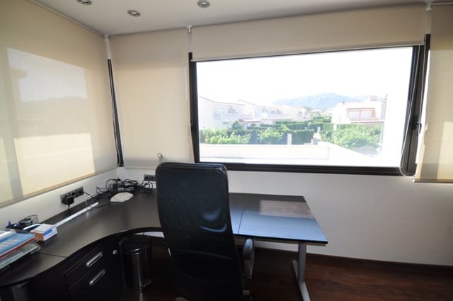 4 soveværelse Byhus til salg i Miami Playa / Miami Platja med swimmingpool garage - € 690.000 (Ref: 10104351)