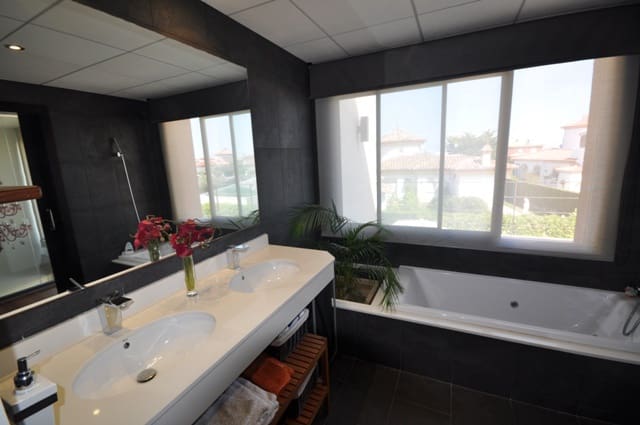 4 soveværelse Byhus til salg i Miami Playa / Miami Platja med swimmingpool garage - € 690.000 (Ref: 10104351)