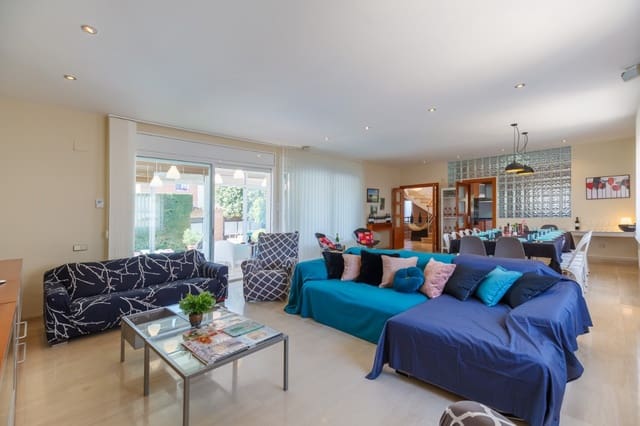 4 chambre Maison de Ville à vendre à Vilafortuny, Cambrils avec piscine garage - 1 350 000 € (Ref: 9946689)