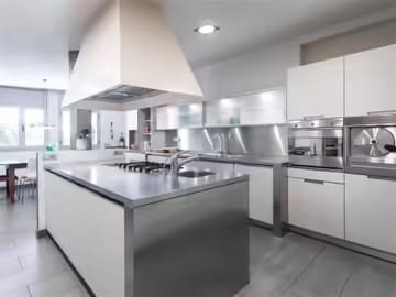 10 soveværelse Byhus til salg i Barcelona by med swimmingpool - € 1.500.000 (Ref: 9946703)