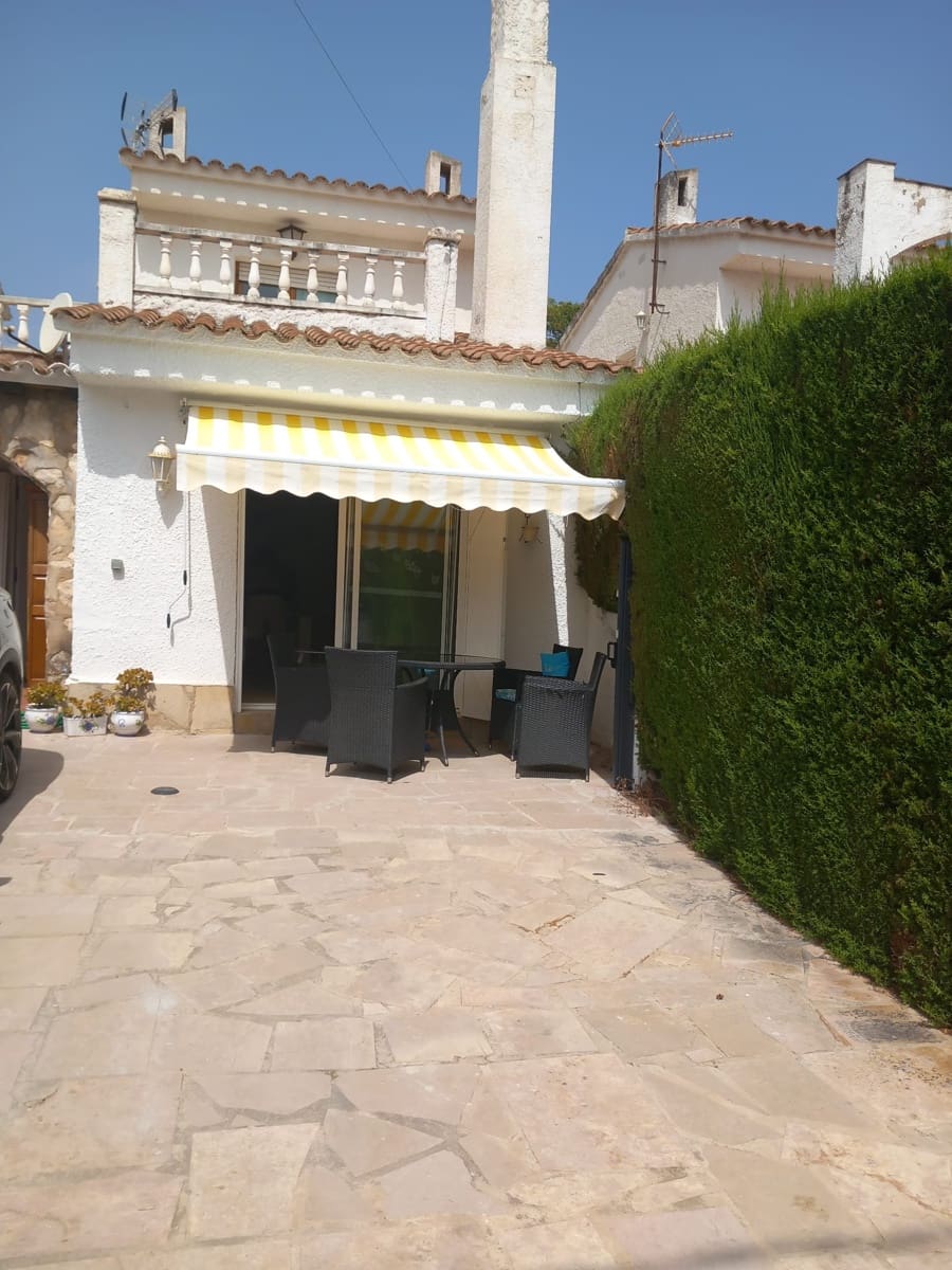3 bedroom Townhouse for holiday rental in Miami Playa / Miami Platja with pool - € 1,900 (Ref: 9968002)