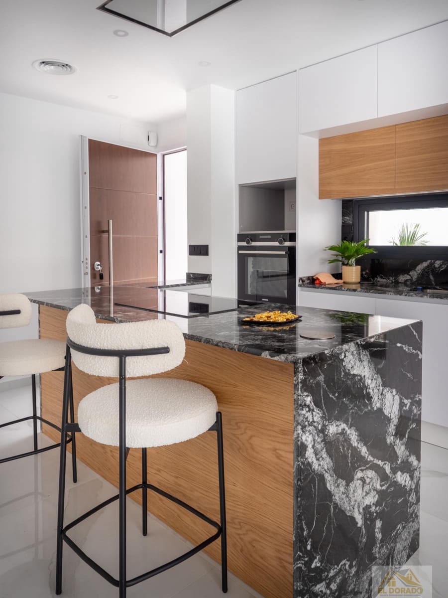 3 makuuhuone Huvila myytävänä paikassa San Pedro del Pinatar mukana uima-altaan 
autotalli - 465 000 € (Ref: 9040000)