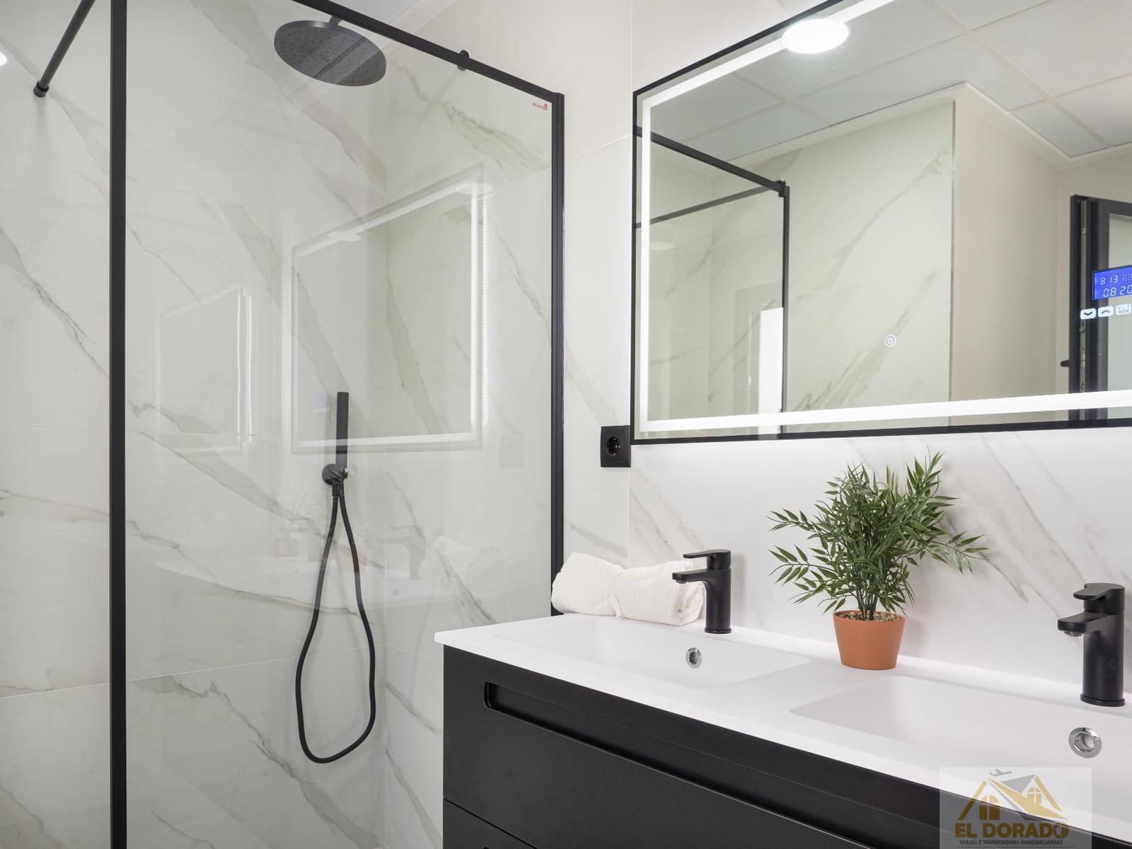 3 makuuhuone Huvila myytävänä paikassa San Pedro del Pinatar mukana uima-altaan 
autotalli - 465 000 € (Ref: 9040000)