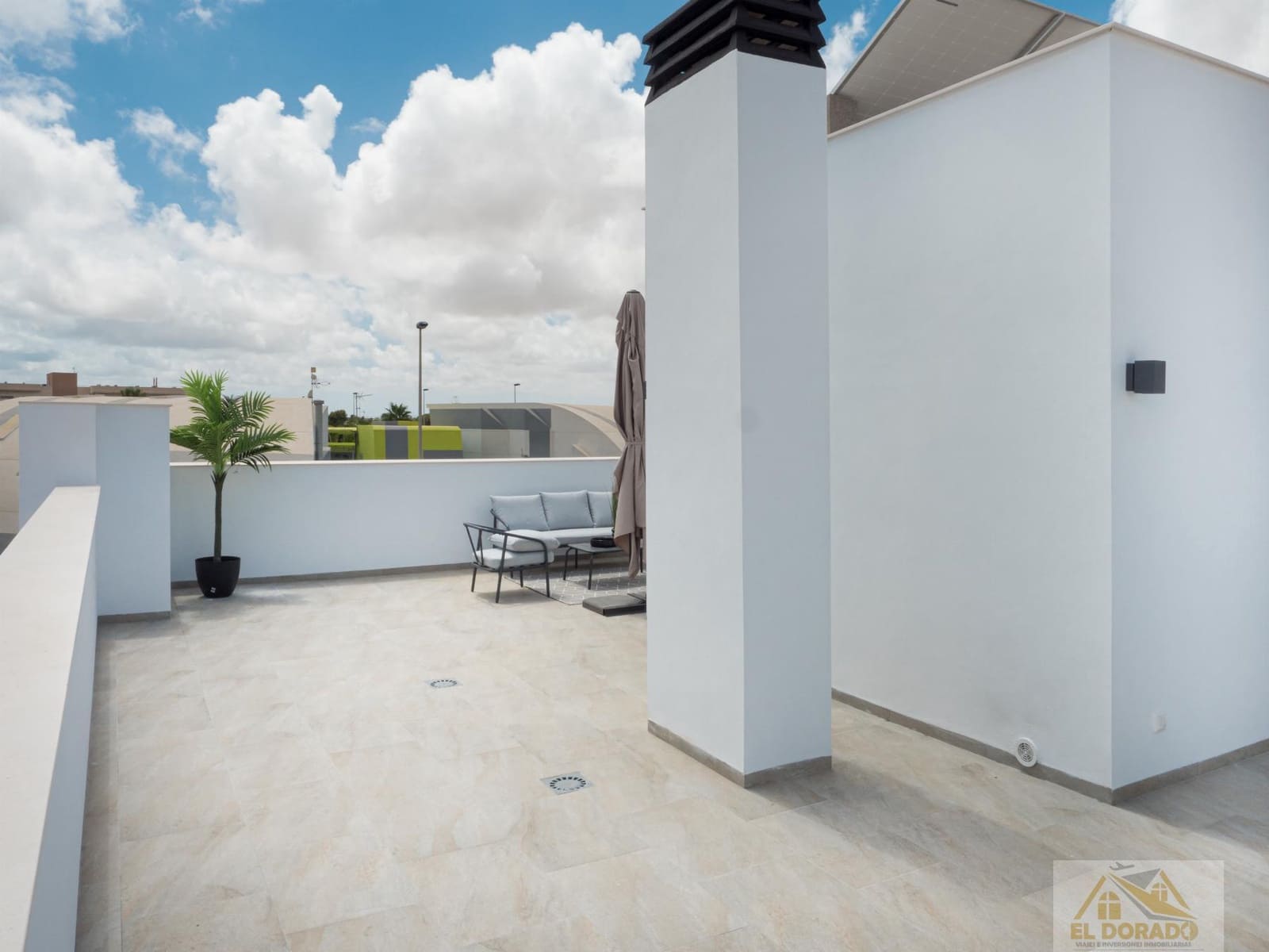 3 makuuhuone Huvila myytävänä paikassa San Pedro del Pinatar mukana uima-altaan 
autotalli - 465 000 € (Ref: 9040000)