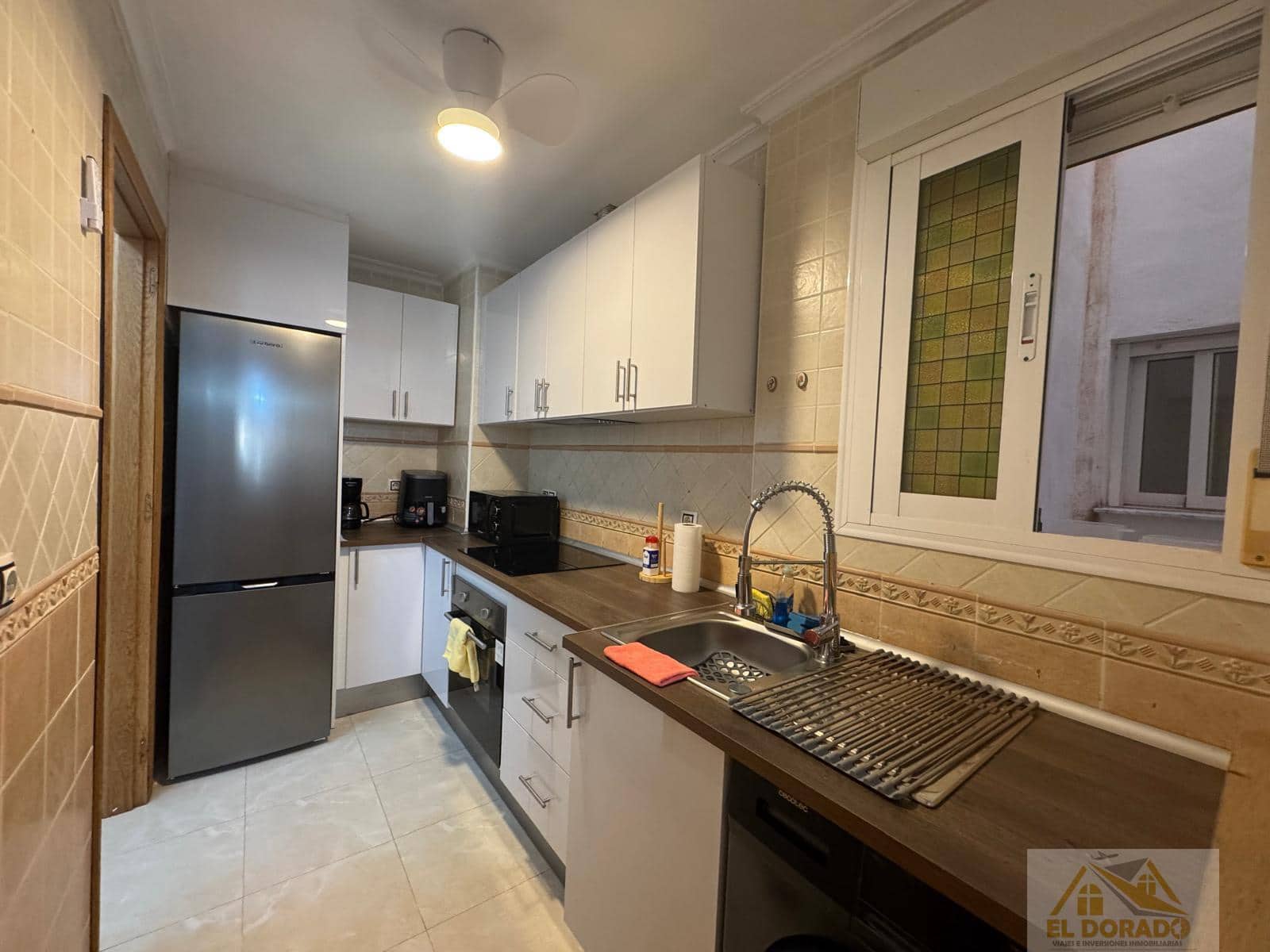 Appartement de 3 chambres à louer à Torrevieja - 950 € (Ref: 9298982)