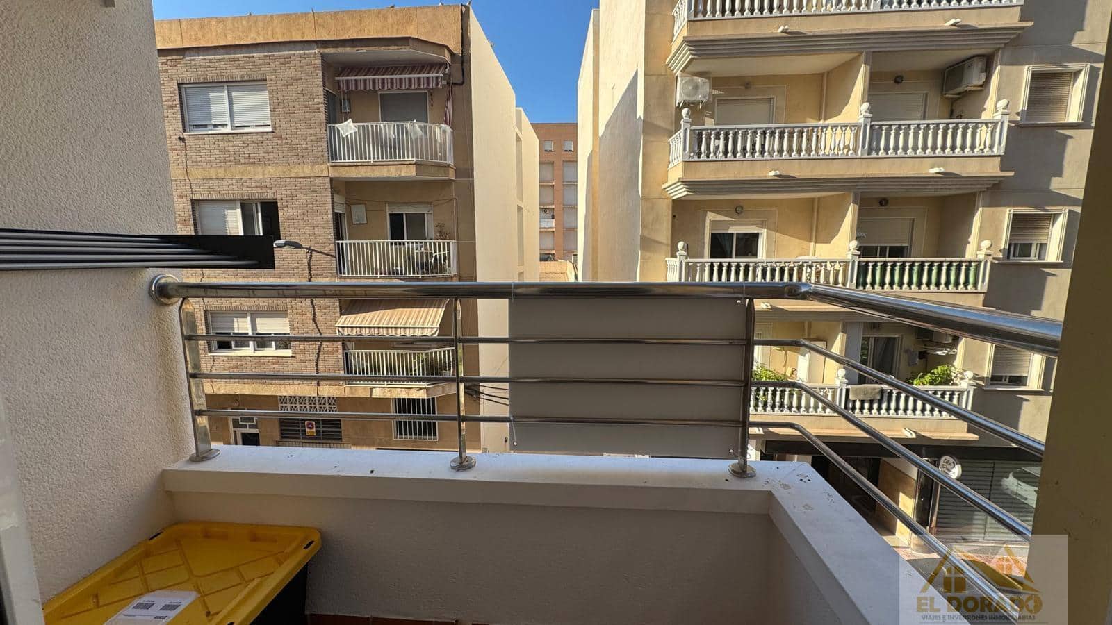 Appartement de 3 chambres à louer à Torrevieja - 950 € (Ref: 9298982)