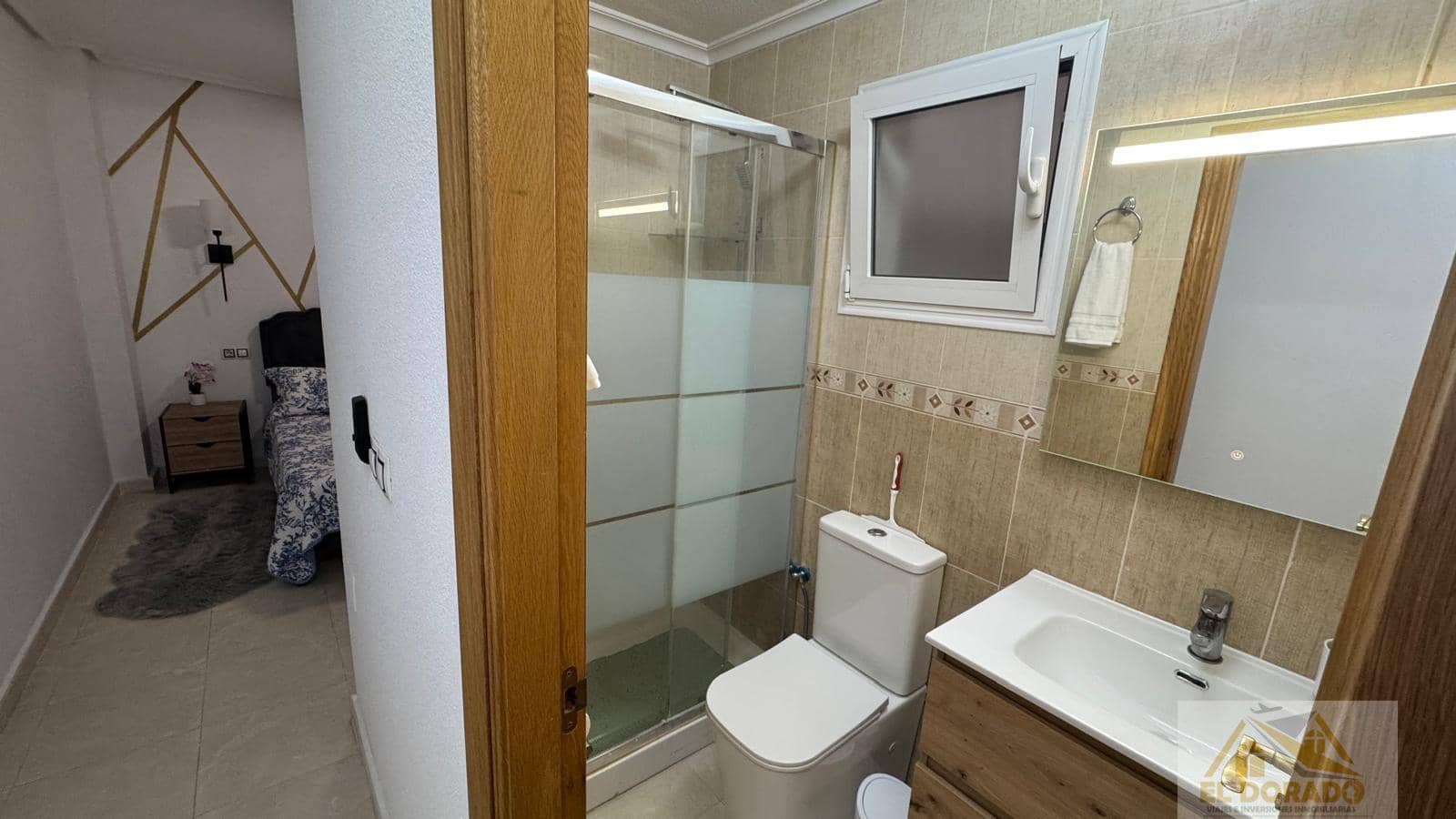 Appartement de 3 chambres à louer à Torrevieja - 950 € (Ref: 9298982)