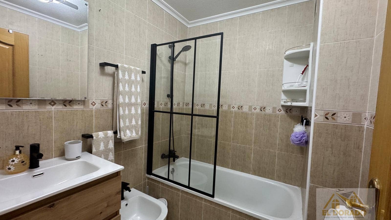 Appartement de 3 chambres à louer à Torrevieja - 950 € (Ref: 9298982)