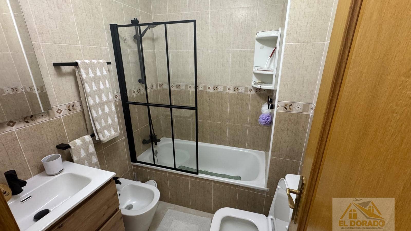 Appartement de 3 chambres à louer à Torrevieja - 950 € (Ref: 9298982)