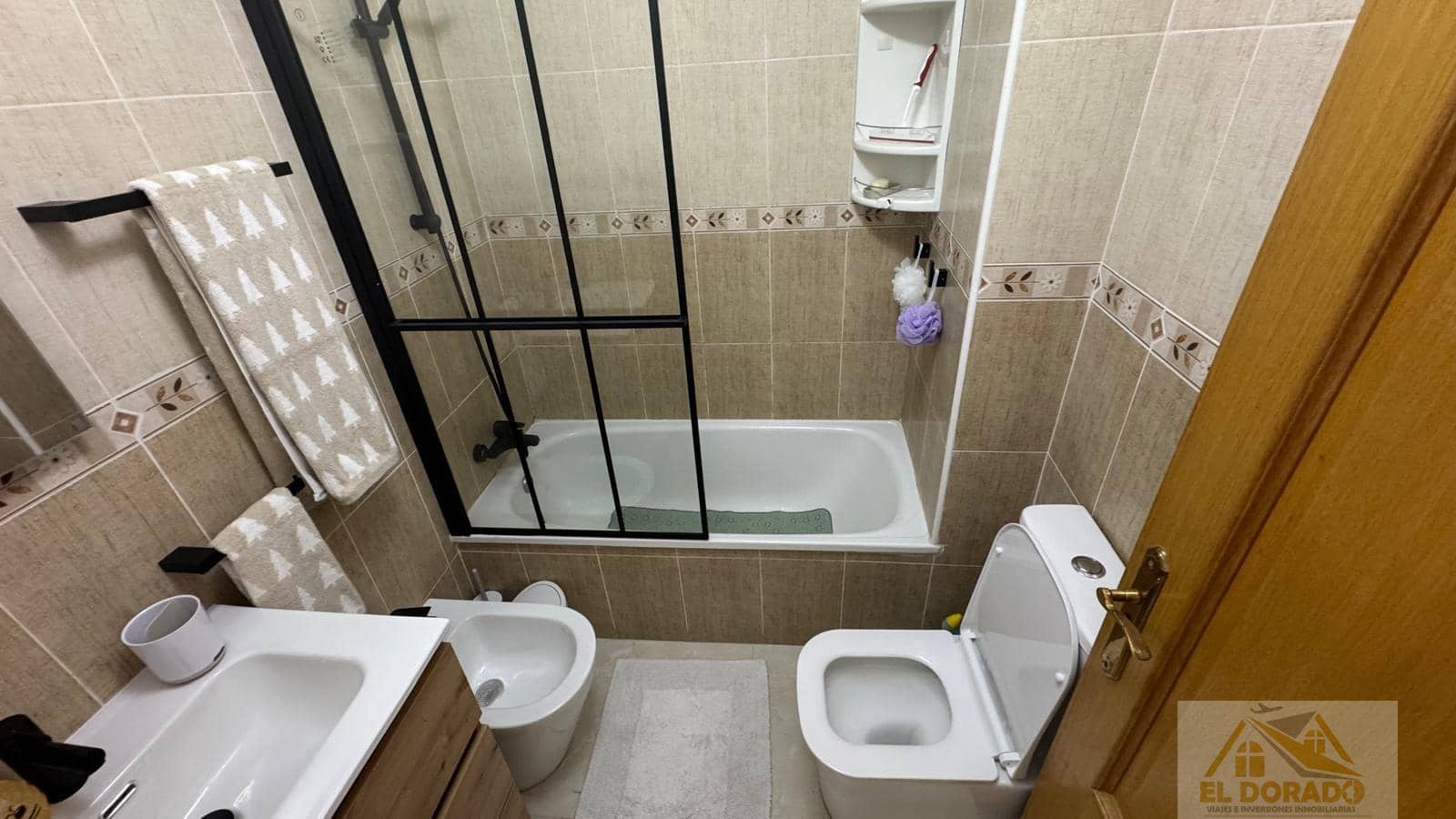 Appartement de 3 chambres à louer à Torrevieja - 950 € (Ref: 9298982)