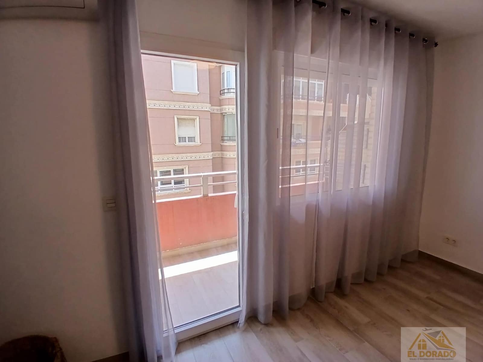 2 soverom Leilighet til leie i Torrevieja - € 1 200 (Ref: 9820739)