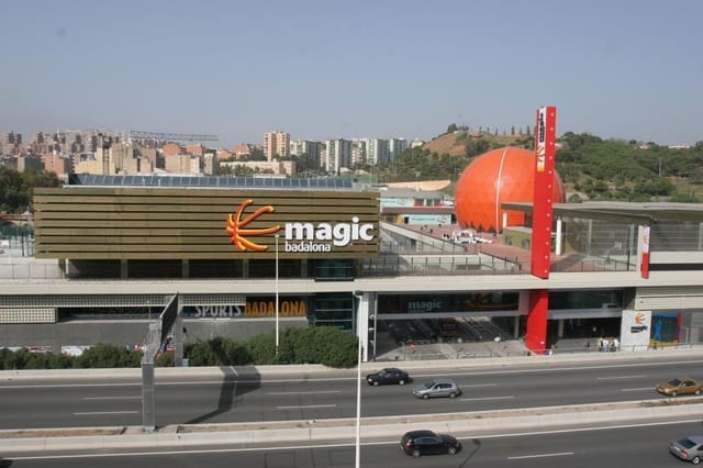 Erhverv til salg i Badalona - € 210.000 (Ref: 9270074)