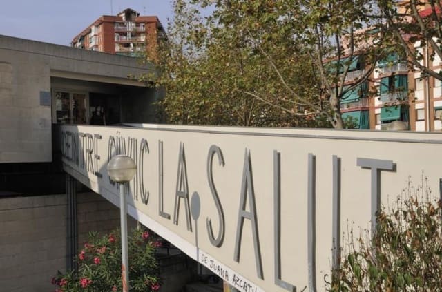 Commercieel te koop in Badalona - € 210.000 (Ref: 9270074)