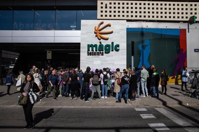 Commercieel te koop in Badalona - € 210.000 (Ref: 9270074)