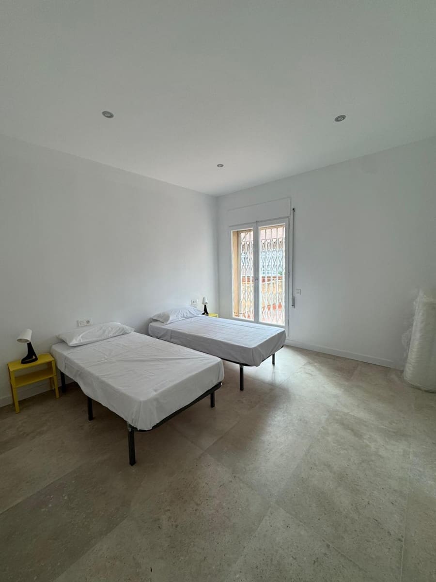 9 slaapkamer Gastenverblijf/B&B te koop in Badalona - € 1.950.000 (Ref: 9270081)