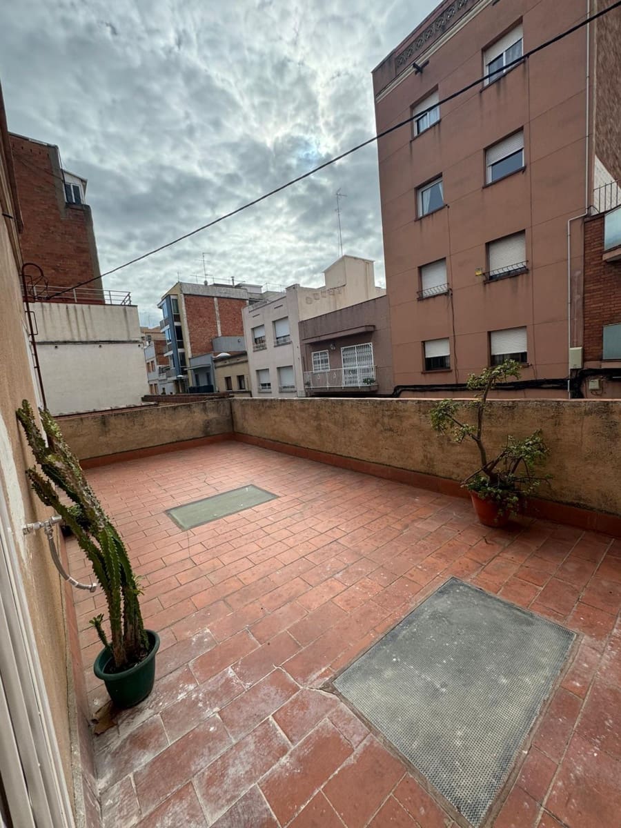 9 slaapkamer Gastenverblijf/B&B te koop in Badalona - € 1.950.000 (Ref: 9270081)