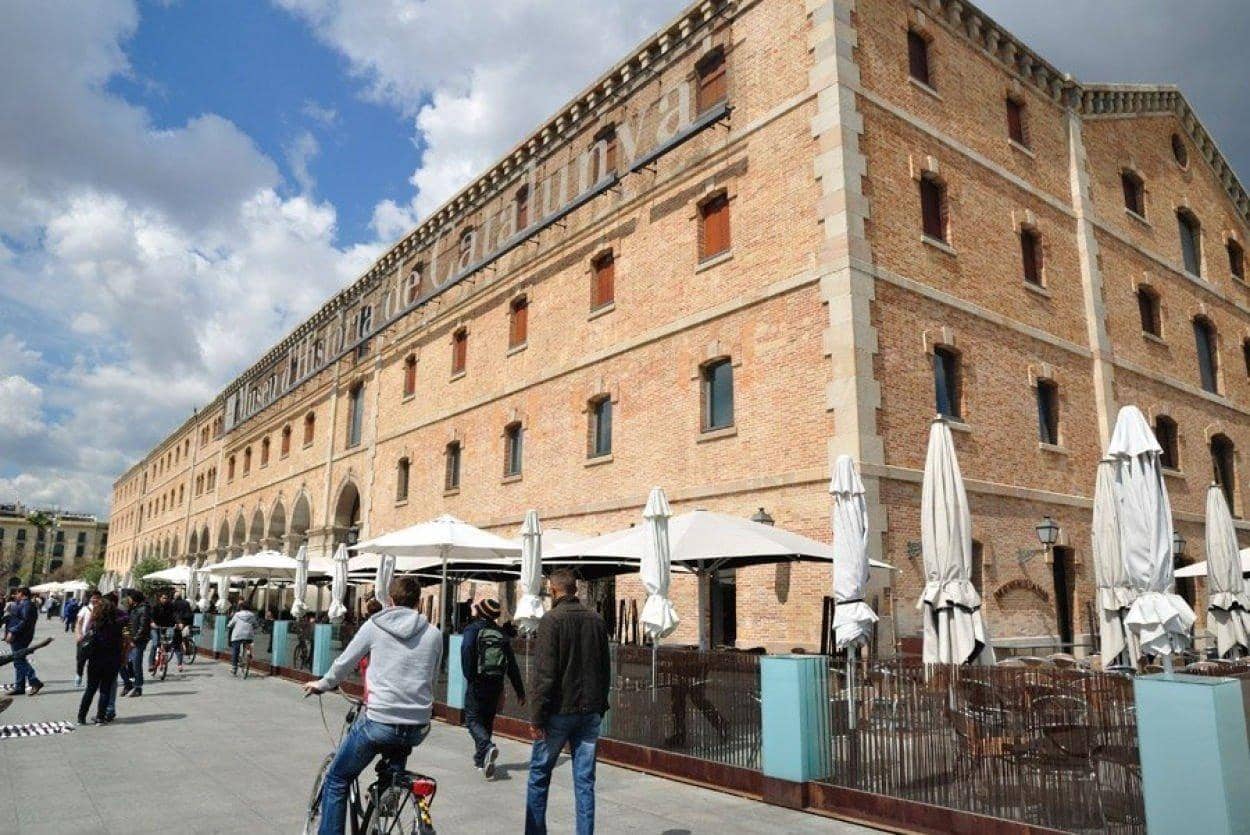 20 soverom Kommersiell til salgs i Barcelona by - € 13 520 000 (Ref: 9270083)