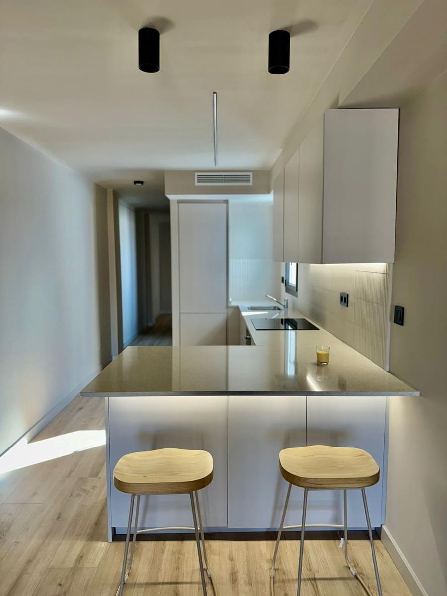 Local Commercial de 22 chambres à louer à Santa Coloma de Gramenet - 22 500 € (Ref: 9270090)