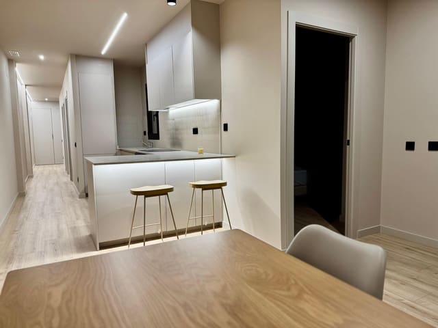 3 soverom Leilighet til leie i Santa Coloma de Gramenet - € 2 580 (Ref: 9270103)