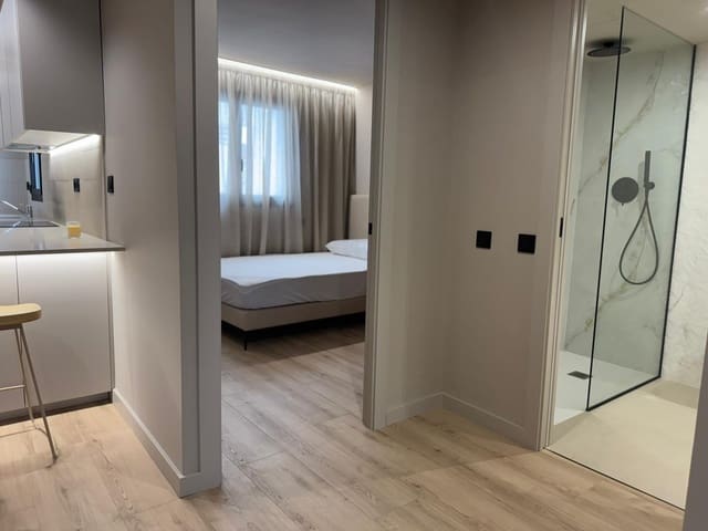 Penthouse de 2 chambres à louer à Santa Coloma de Gramenet - 1 800 € (Ref: 9270105)