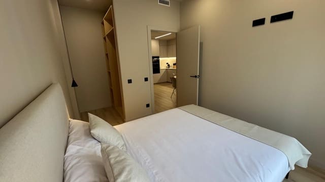 1 quarto Penthouse para arrendar em Santa Coloma de Gramenet - 1 640 € (Ref: 9270106)