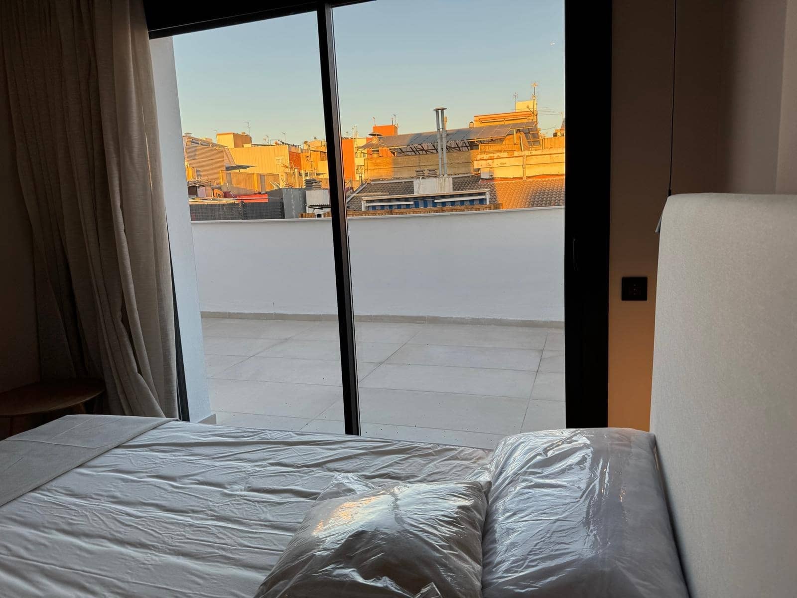 1 quarto Penthouse para arrendar em Santa Coloma de Gramenet - 1 900 € (Ref: 9270106)