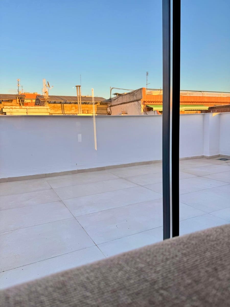 Ático de 1 habitación en Santa Coloma de Gramenet en alquiler - 1.900 € (Ref: 9270106)