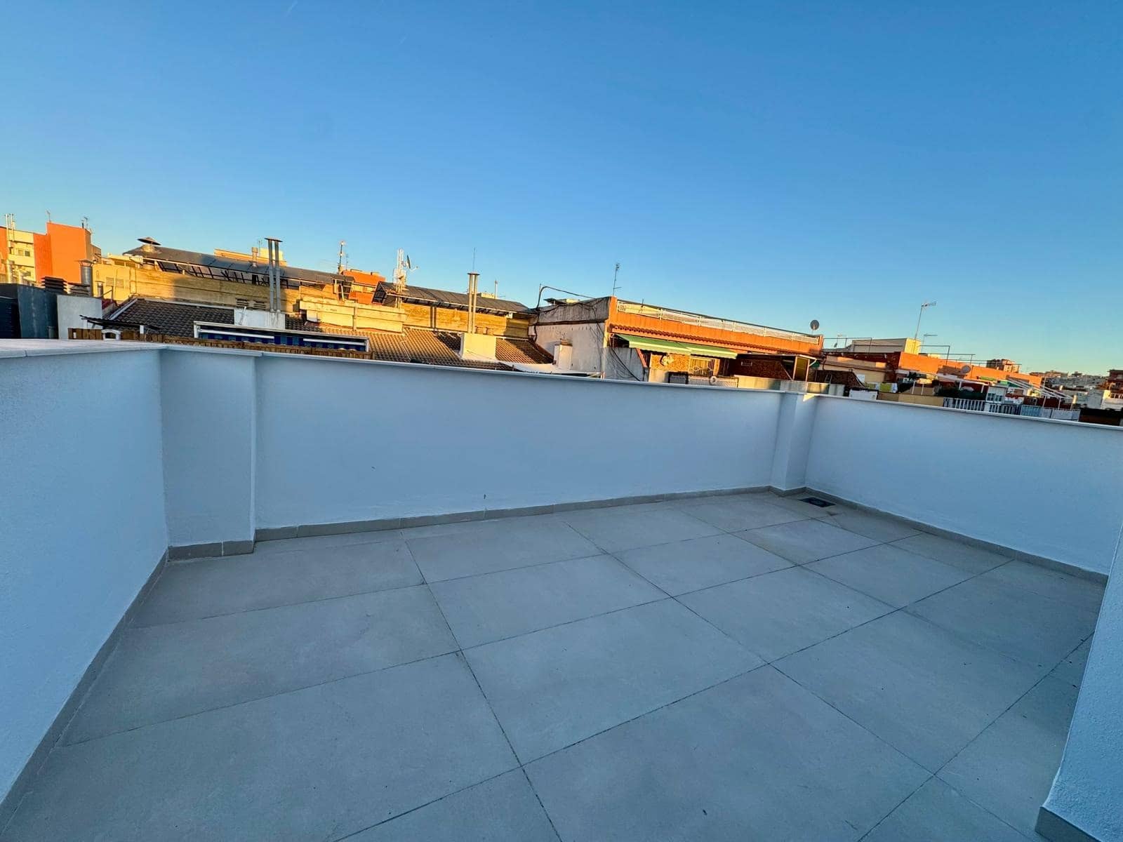Ático de 1 habitación en Santa Coloma de Gramenet en alquiler - 1.900 € (Ref: 9270106)
