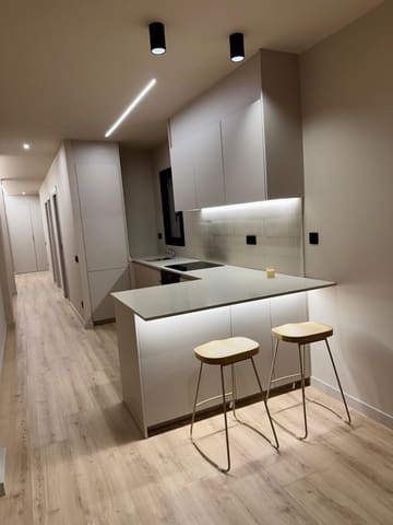 Appartement de 3 chambres à louer à Santa Coloma de Gramenet - 2 080 € (Ref: 9270107)