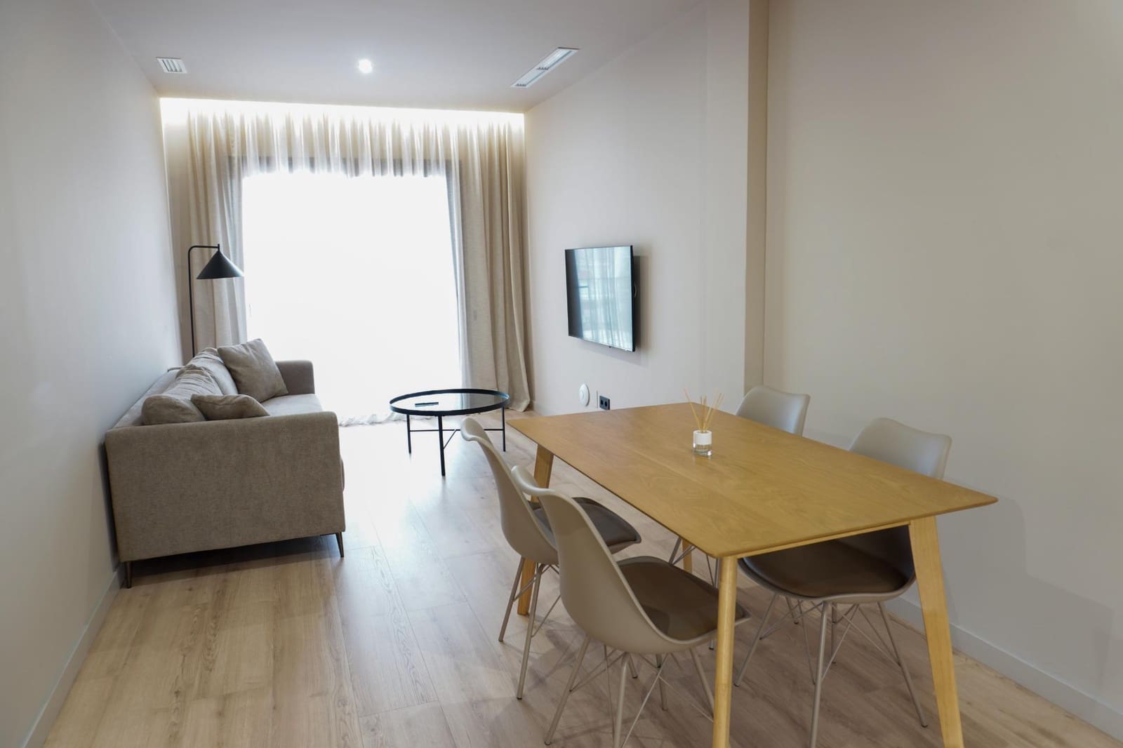 3 bedroom Flat for rent in Santa Coloma de Gramenet - € 2,580 (Ref: 9270108)