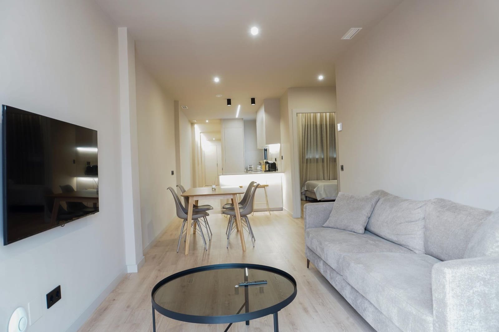 3 bedroom Flat for rent in Santa Coloma de Gramenet - € 2,580 (Ref: 9270108)