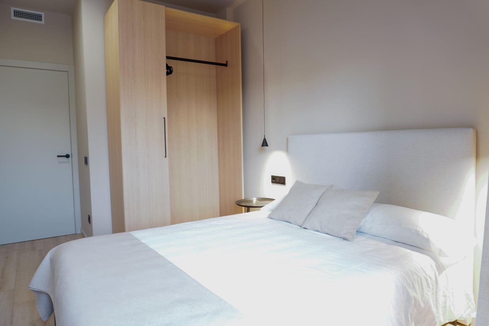 3 bedroom Flat for rent in Santa Coloma de Gramenet - € 2,580 (Ref: 9270108)