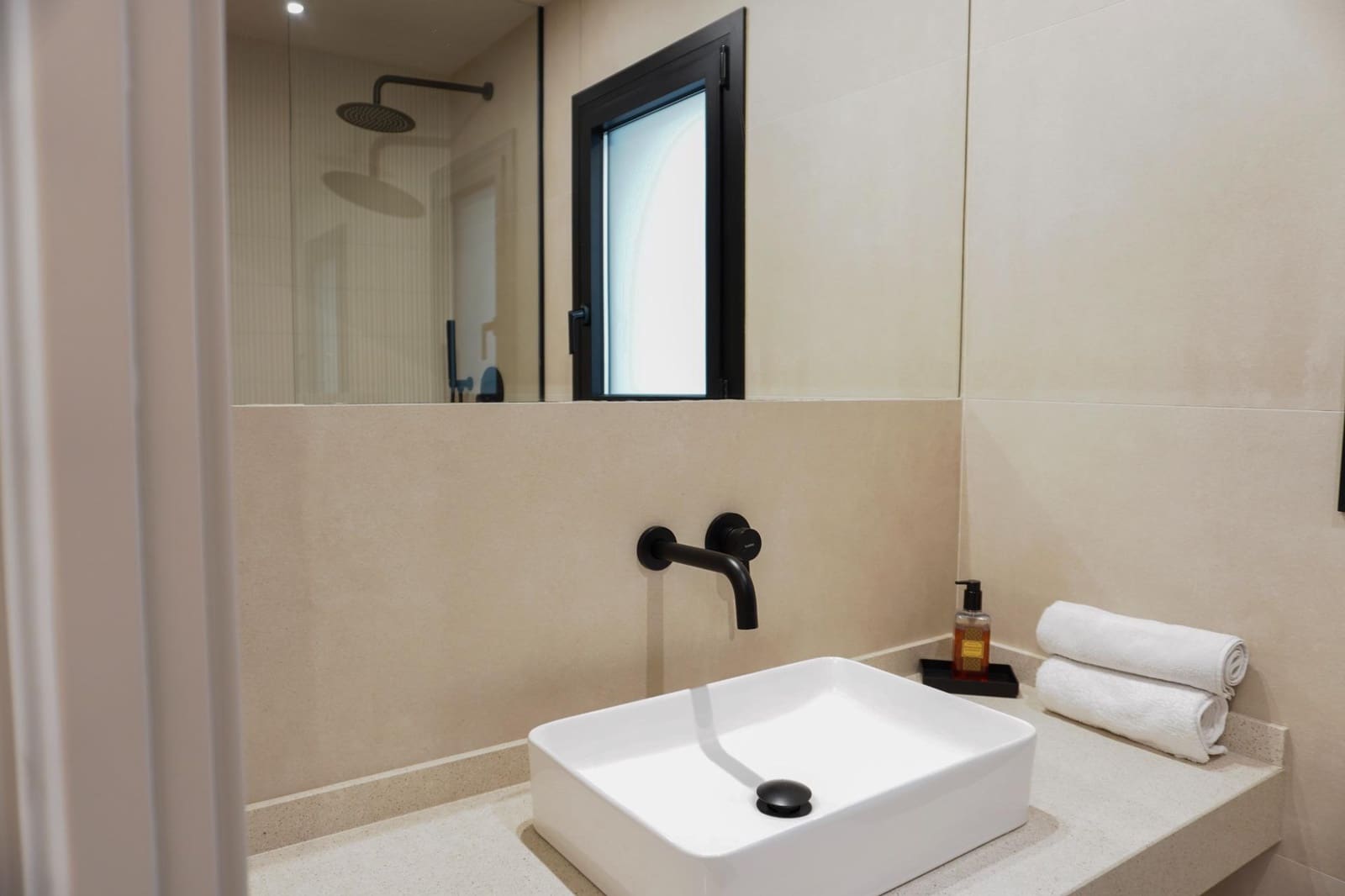 3 bedroom Flat for rent in Santa Coloma de Gramenet - € 2,580 (Ref: 9270108)
