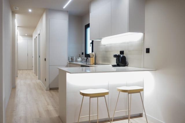 3 slaapkamer Flat te huur in Santa Coloma de Gramenet - € 2.580 (Ref: 9270108)