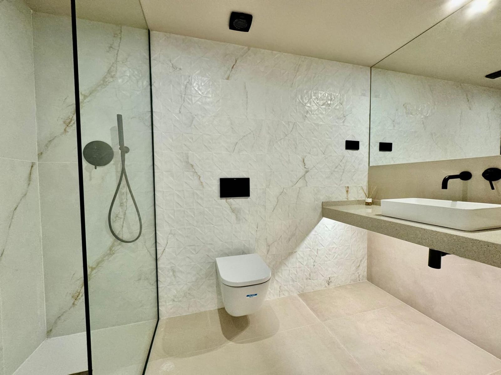 1 quarto Apartamento para arrendar em Santa Coloma de Gramenet - 1 420 € (Ref: 9270109)