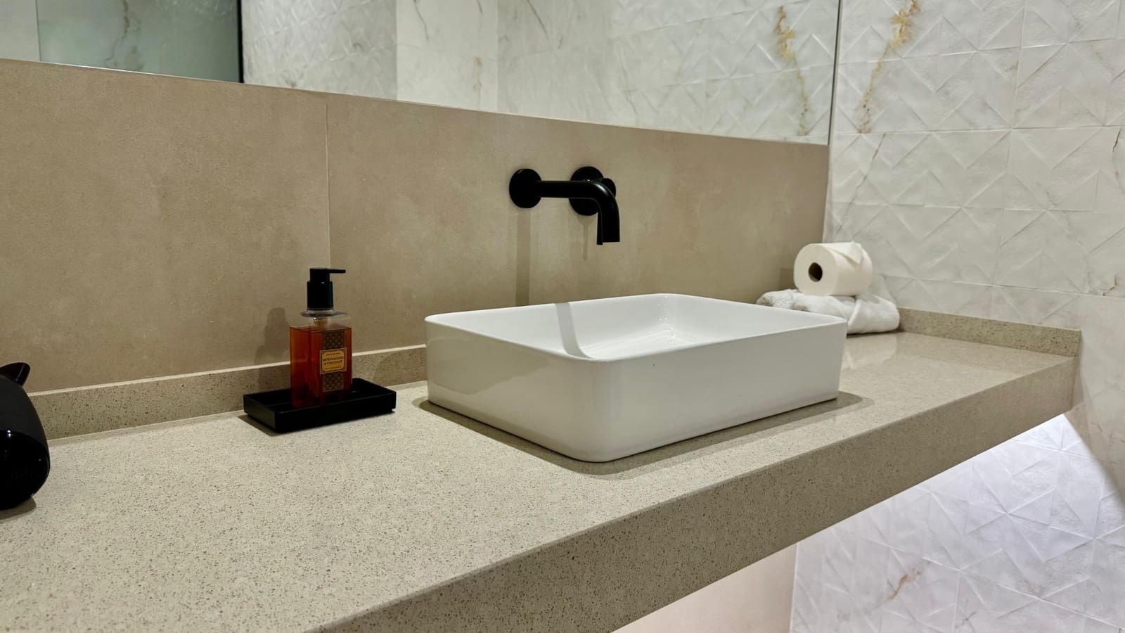 1 quarto Apartamento para arrendar em Santa Coloma de Gramenet - 1 420 € (Ref: 9270110)