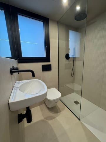 2 slaapkamer Appartement te huur in Santa Coloma de Gramenet - € 2.100 (Ref: 9270111)