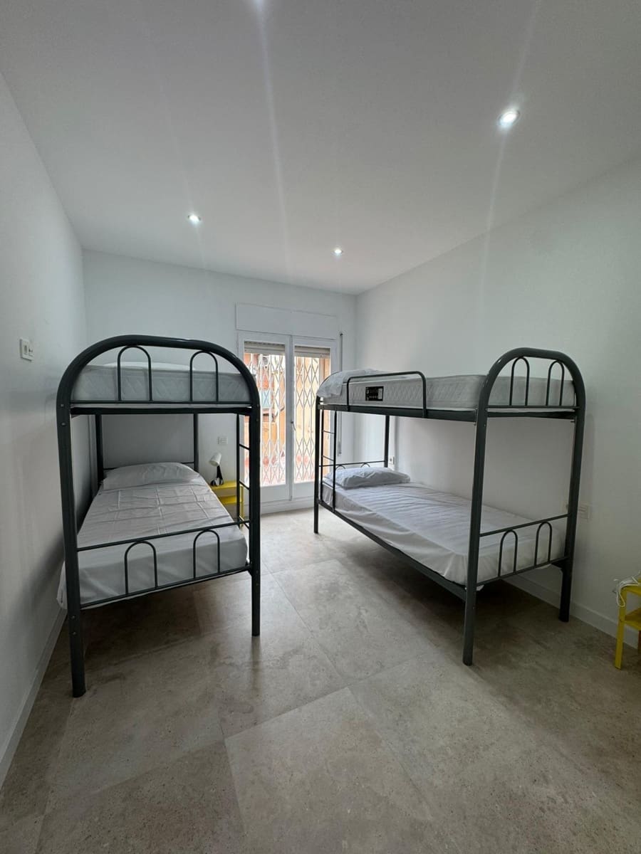 9 soverom Gjestgiveri/B&B til salgs i Badalona - € 1 750 000 (Ref: 9270126)