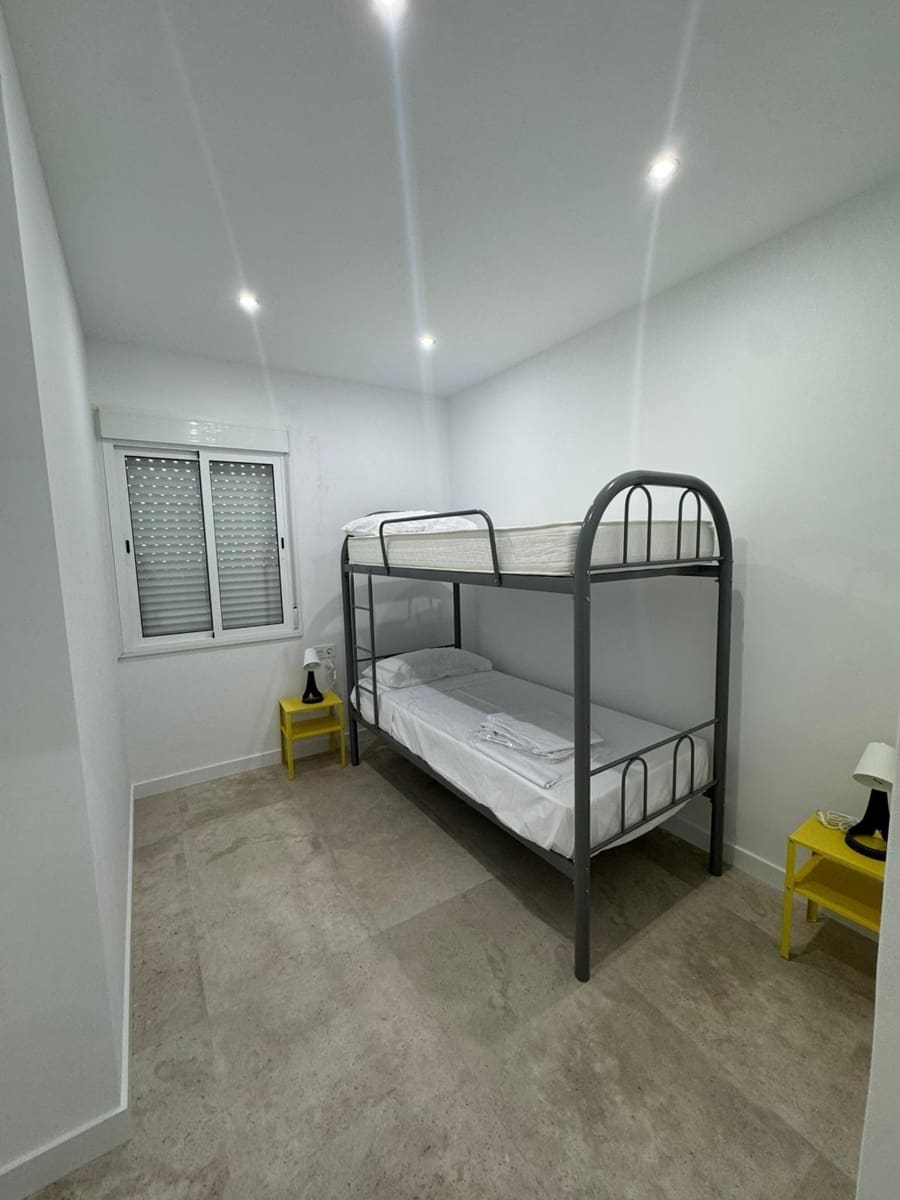 9 chambre Hôtel à vendre à Badalona - 1 950 000 € (Ref: 9270126)