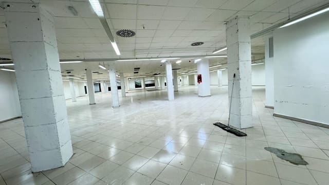 Commercieel te koop in Vilanova i la Geltrú - € 3.200.000 (Ref: 9270128)