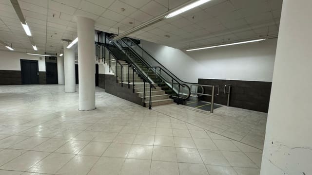 Commercial for rent in Vilanova i la Geltrú - € 15,000 (Ref: 9270135)